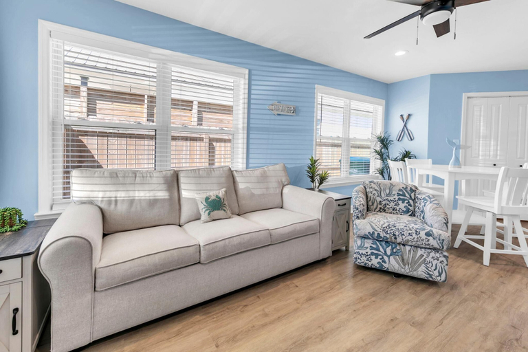 Living area 2, The White Sandcastle, Bay