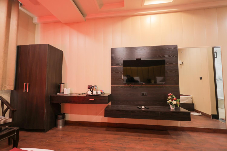 Bathroom 3, Hotel Krishnam Vrindavan – Near Banke Bihari Temple, Mathura