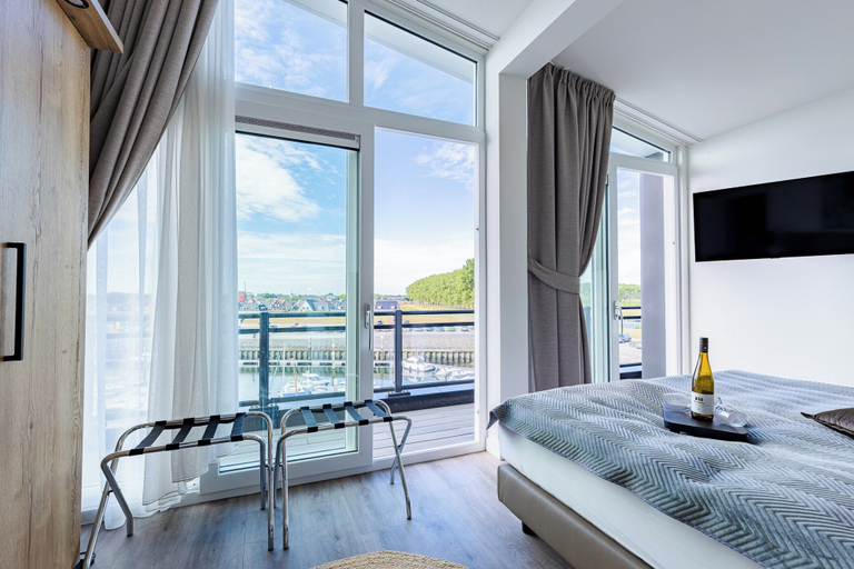 View from property 3, Penthouse With Beach View, Tholen
