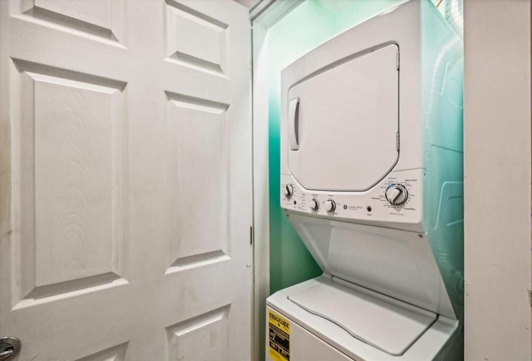 Bathroom 3, Latitude 29 #17, Bay