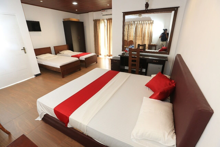 Room 4, pavona lake hotel, Dambulla