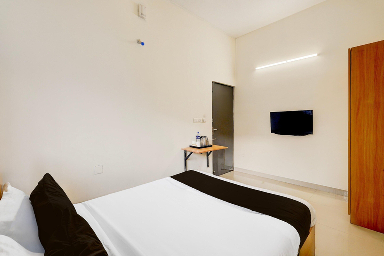 Room 4, Deluxe Grace Complex, Kancheepuram
