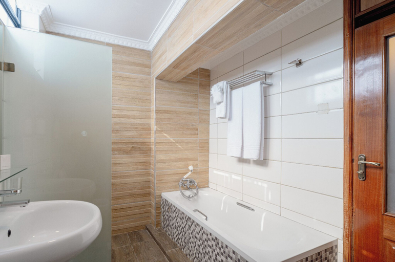 Bathroom 2, Karen Plains Hotel, Langata