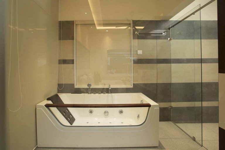 Bathroom, Foggy Knolls Resort Vagamon, Idukki