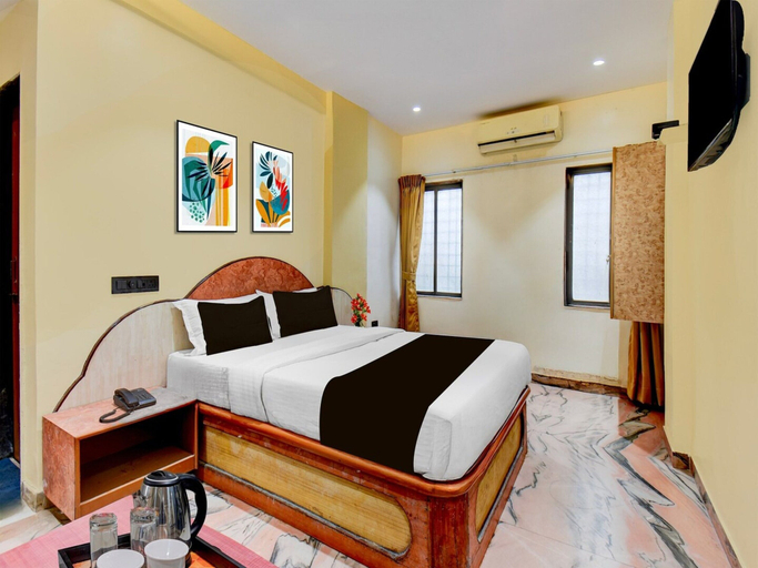 Room 4, Deluxe Hotel Sarovar, Pune