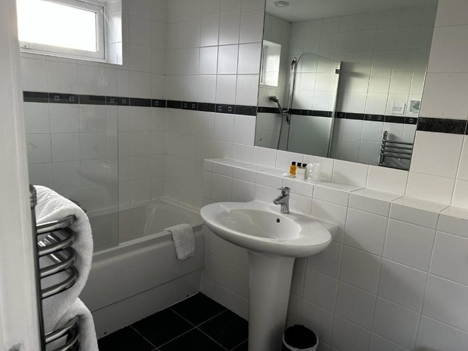 Bathroom 4, Netherwood Hotel & Spa, Cumbria