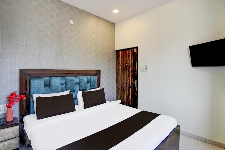 Room 4, Super Itwari Station Formerl Hotel Prime, Nagpur