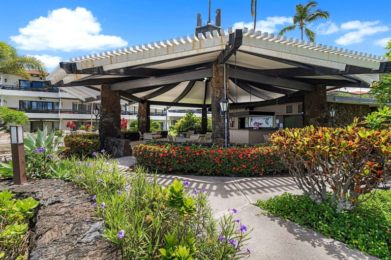 Exterior 3, Kona Condo Near Downtown Partial Ocean View Central A/C Sleeps 4 - Vrkcv, Hawaii