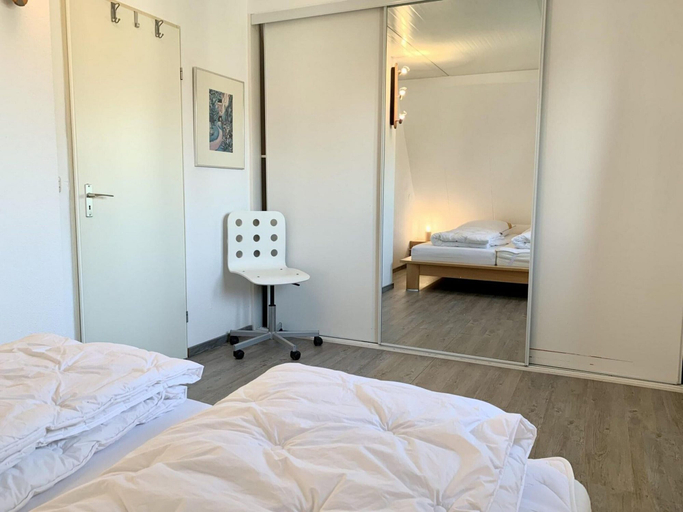 Room 2, Holiday Home With Spacious Terrace, Zijpe