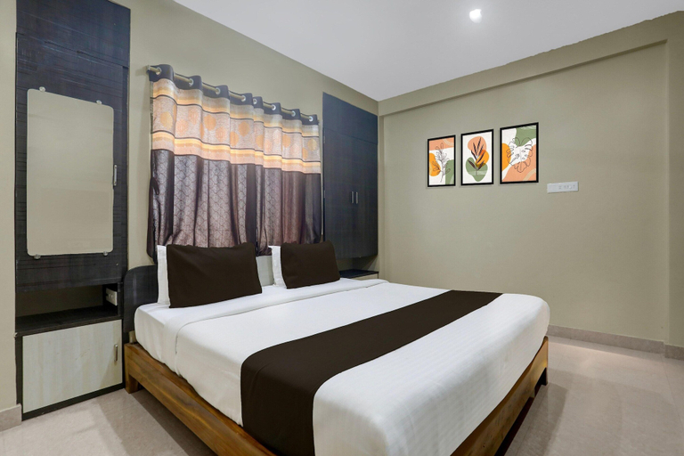 Room 2, Deluxe Hotel Padmahari, Puri