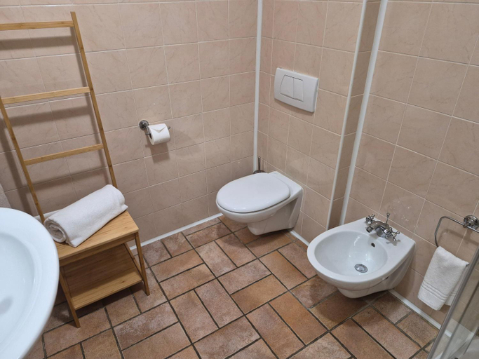 Bathroom 2, Eremo della Gasprina, Cuneo
