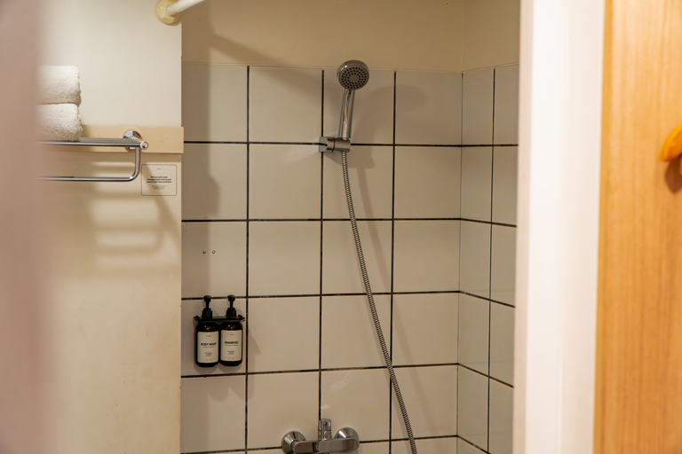 Malaka Hotel - Bathroom