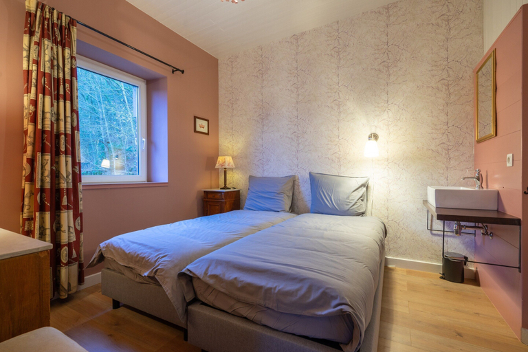 Room 4, Elegant castle for 12 guests, Luxembourg