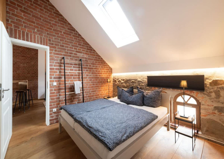 Room, Designer Apartment With Sauna, hot tub and Fireplace in a Historic Courtyard House, Bautzen