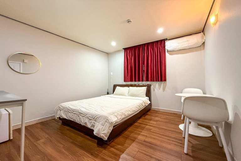 Bedroom 2, Paldo Motel, Yeosu