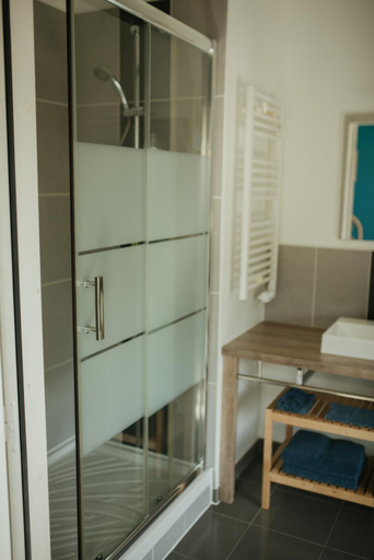 Bathroom 2, Parenthese, Ille-et-Vilaine