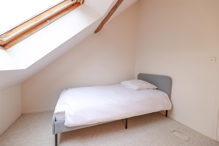 Room 3, Grand Estate for 20 With Pool, Garden, Seine-et-Marne