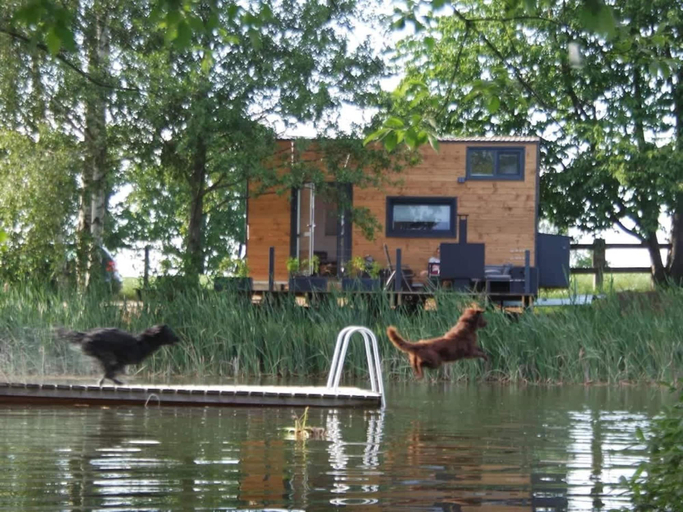 Exterior 1, Tiny House by the Pond: Terrace, Barbecue, Outdoor Fireplace, Bautzen