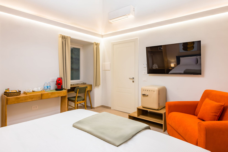 Room 4, BORGO VERGINI SUITES, Napoli