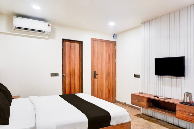 Room 3, Deluxe Viman Nagar Formerly Kuber Inn, Pune