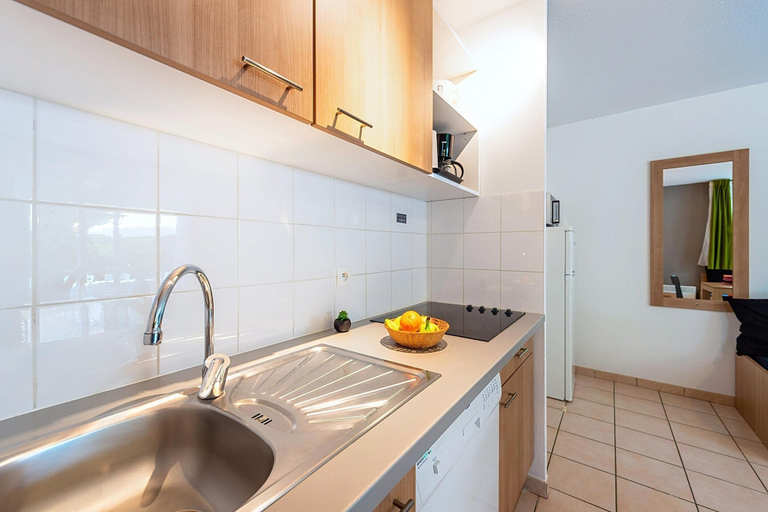 Private kitchen 3, Accessible Cottage for 5 in Saumur, Maine-et-Loire