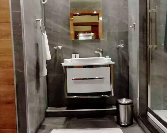 Bathroom, FerdiLilly Hotel & Spa, El Achour