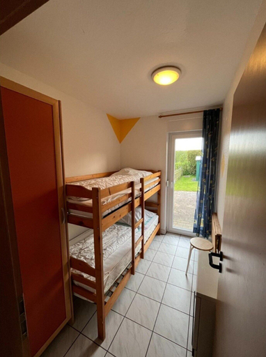 Room 4, Bungalow in Strandnaehe, Dornumersiel, Aurich