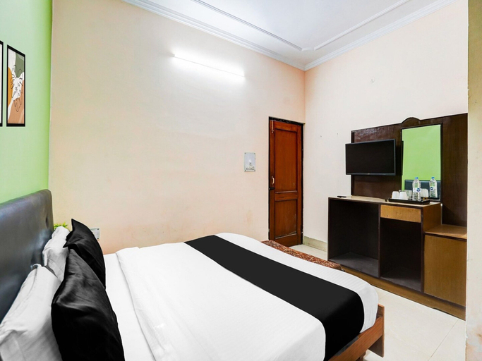 Room 5, Deluxe Tyagi Road Dehradun Railway Station, Dehradun