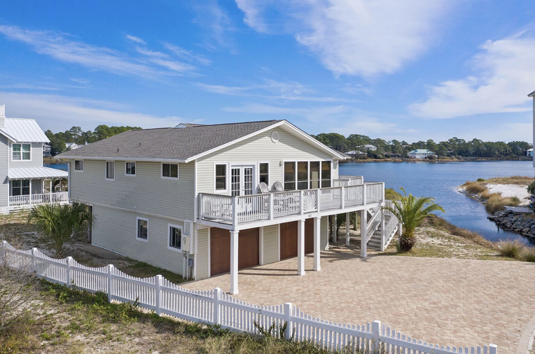 Exterior 5, Rising Tide, Walton