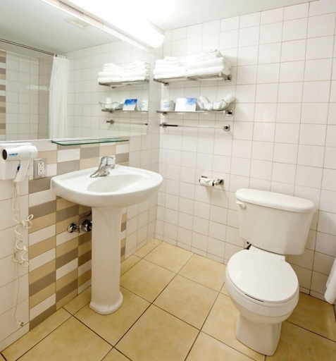 Bathroom 4, L'Appartement Hotel, Montréal