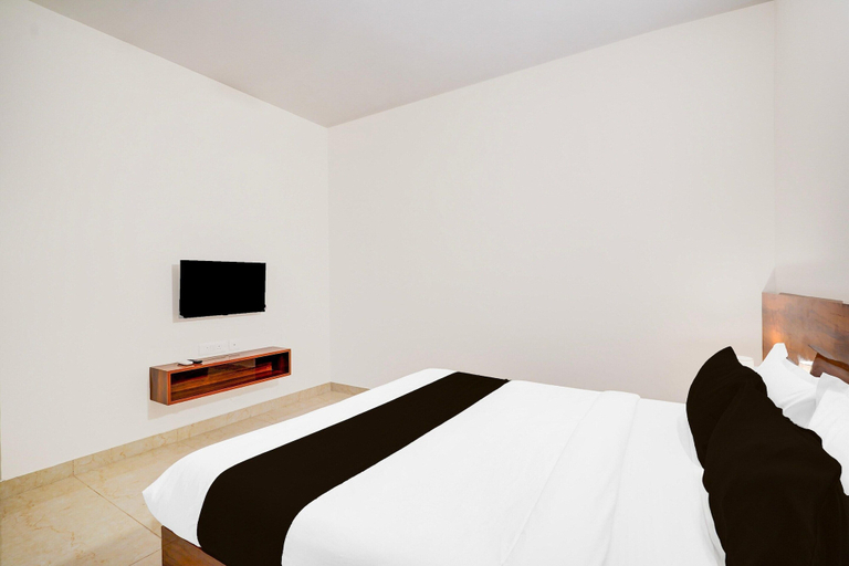 Room 5, Deluxe Hebbal Townhouse, Bangalore