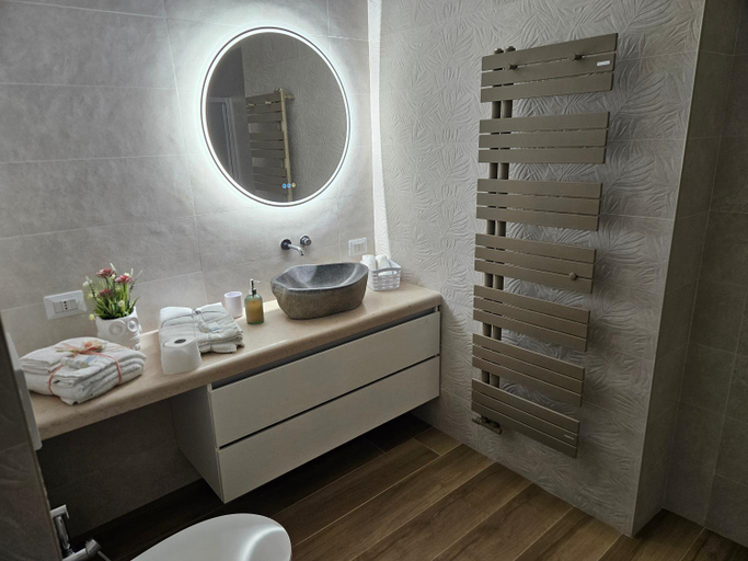 Bathroom 2, B&B Rosa dei Venti Suite, Brindisi