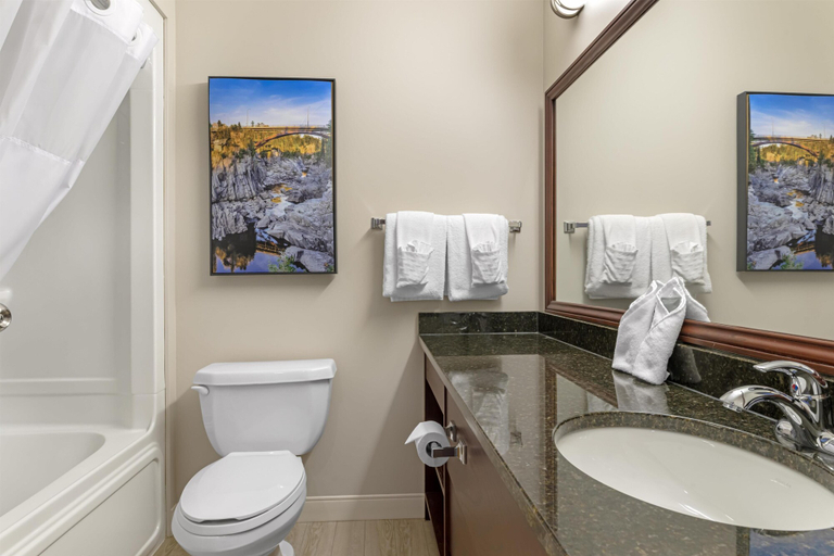 Bathroom 4, Best Western Plus Grand-Sault Hotel & Suites, Victoria