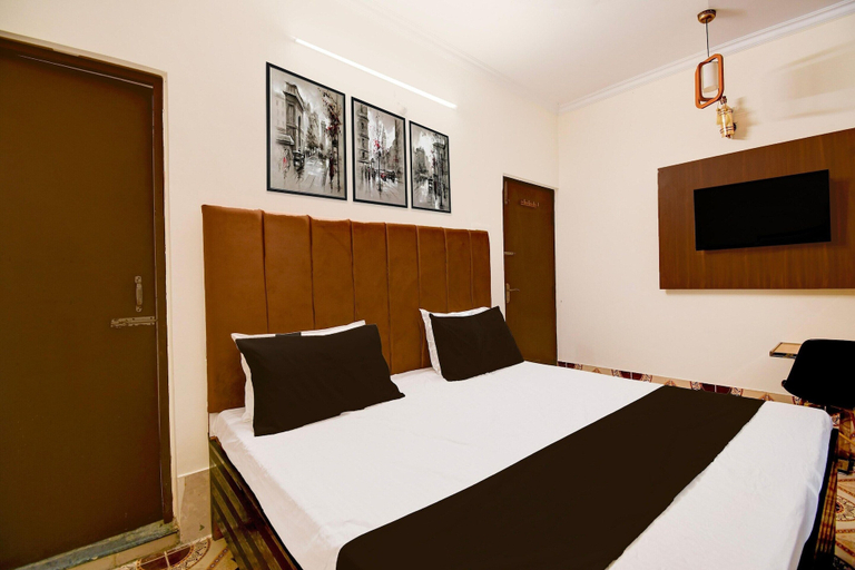Room 1, Classic With Balconyhotel Parv, Varanasi
