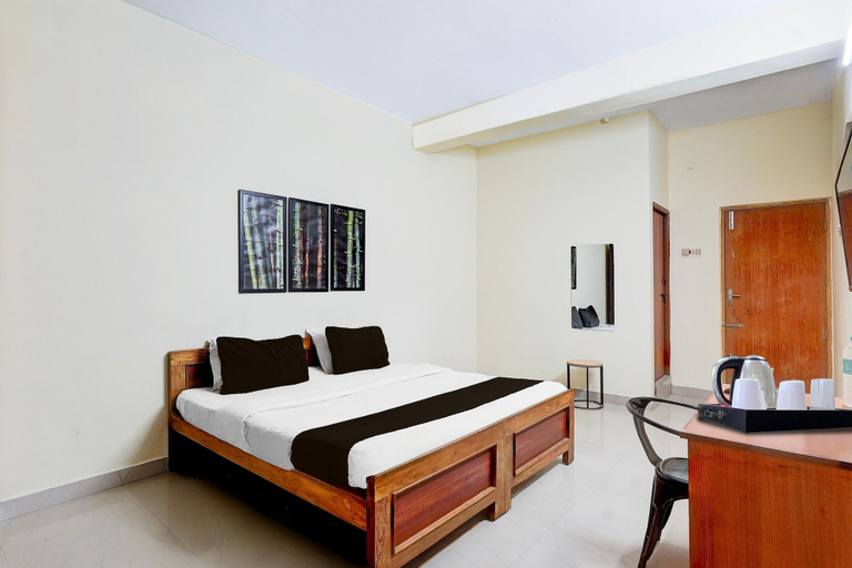 Room 2, Deluxe BV Stayz, Thiruvallur