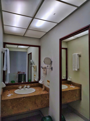 Bathroom 4, Gran Hotel, Medellín