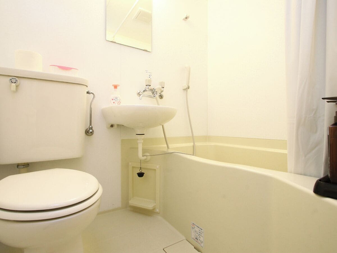 Bathroom 3, Asobi Base Yamabare House Ishigakijima, Ishigaki