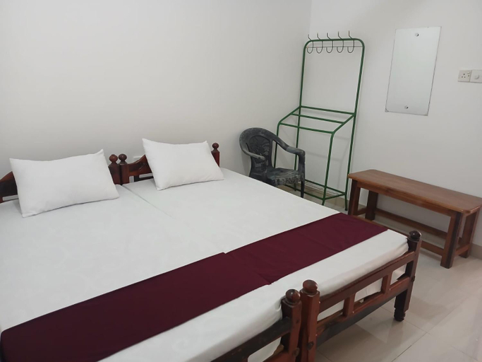 Bedroom 2, Blue Moon Rest Inn, Trincomalee Town and Gravets