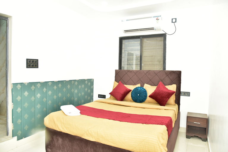 Room 4, Hotel Emirates Case, Raipur