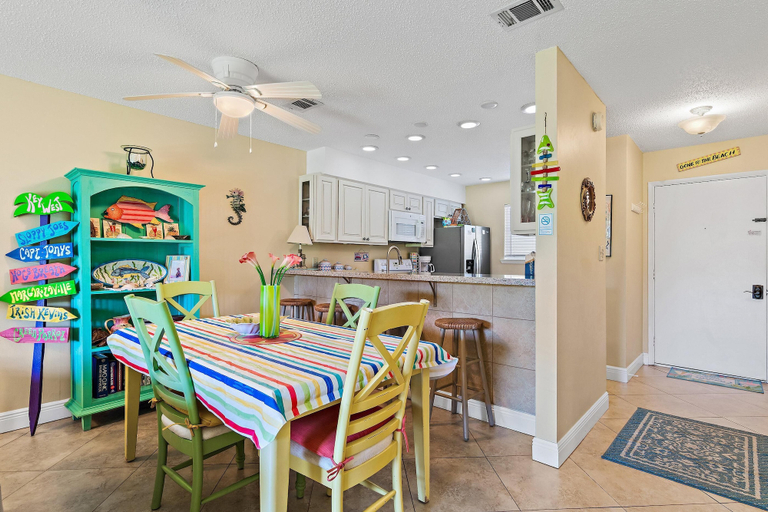 Food & Drinks, Summerhouse Townhomes #2- Changes in Attitude, Walton