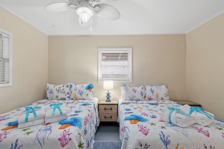 Room 4, Coconut Breeze, Bay
