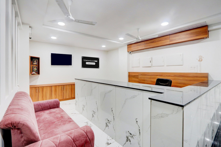 Reception 5, Super Townhouse Oak Garden, Warangal