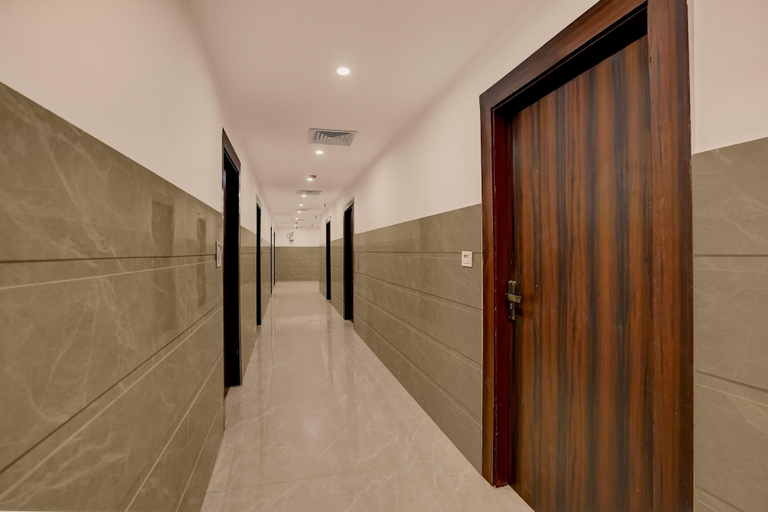 Interior 3, Super Townhouse Subharti University, Meerut