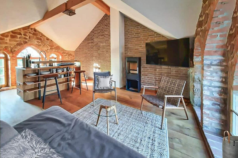 Living room 4, Designer Apartment With Sauna, hot tub and Fireplace in a Historic Courtyard House, Bautzen
