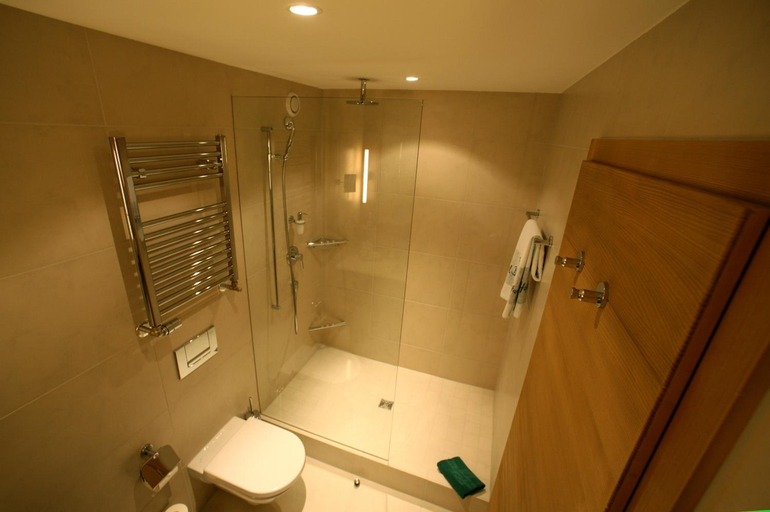 Bathroom 5, Bernerhof Swiss Quality Hotel, Saanen