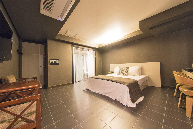 Bedroom 2, Hansung University Entrance (Hyehwa) May, Seongbuk