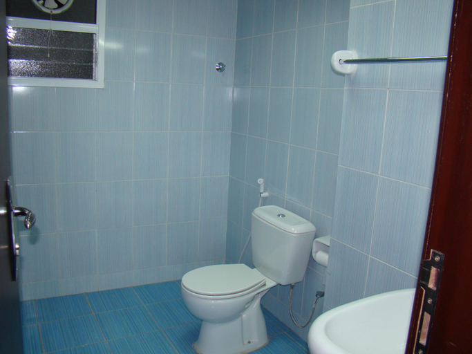 Bathroom 5, Savoy Grand Hotel Apartments, Seeb