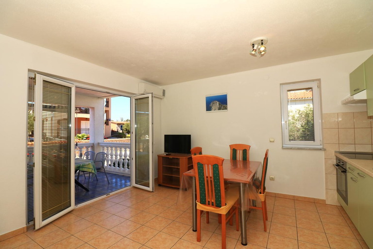 Others 4, Apartments Slađana, Tisno