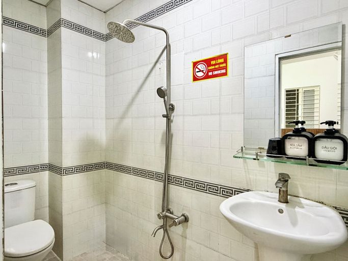 Bathroom 4, Hoa Nang Mai Hotel, Gò Vấp