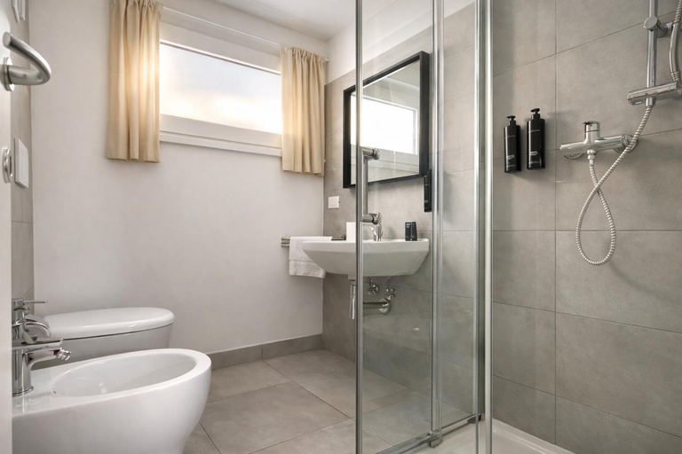 Bathroom 2, Villa Greif Pineta Apartment, Udine